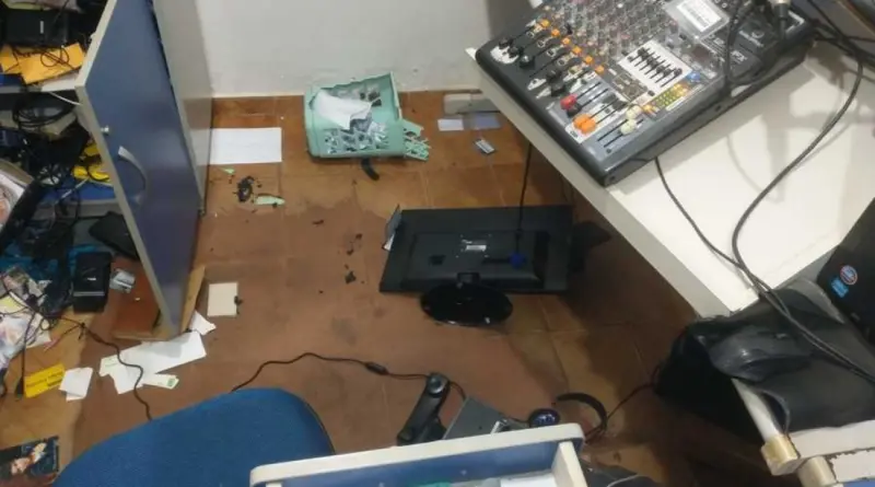 Homem é detido após invadir e causar danos em estúdio de rádio em Batayporã