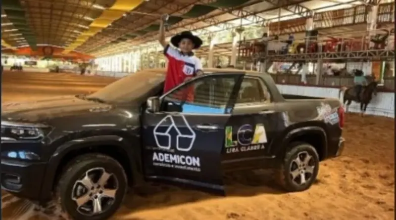Menino de Costa Rica Vence Competição Nacional de Laço e ganha caminhonete de valor significativo
