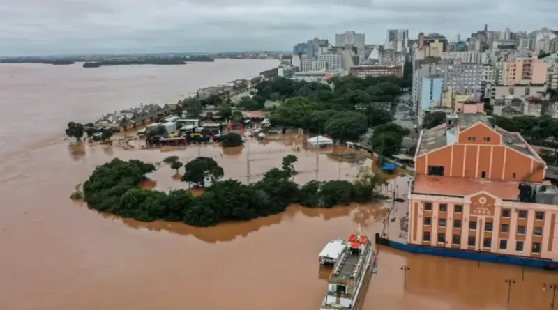 Porto Alegre: Guaíba volta a subir e bombas começam a escoar água