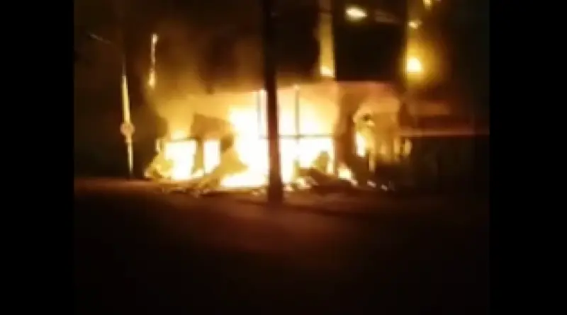 Incêndio devasta supermercado no São Jorge da Lagoa